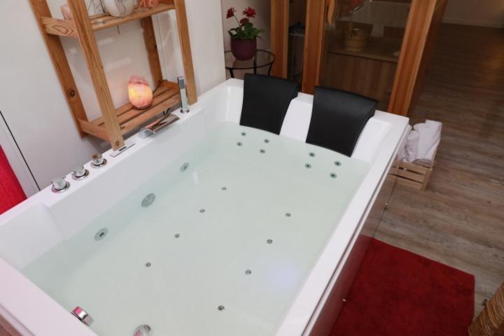 Dépendance Ragaraja con sauna e idromassaggio Pordenone Esterno foto